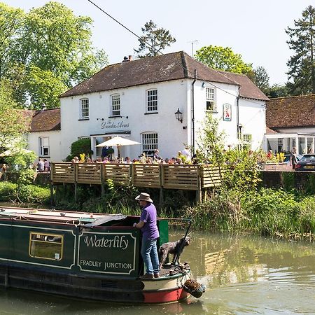 The Dundas Arms Hotel Kintbury Eksteriør billede