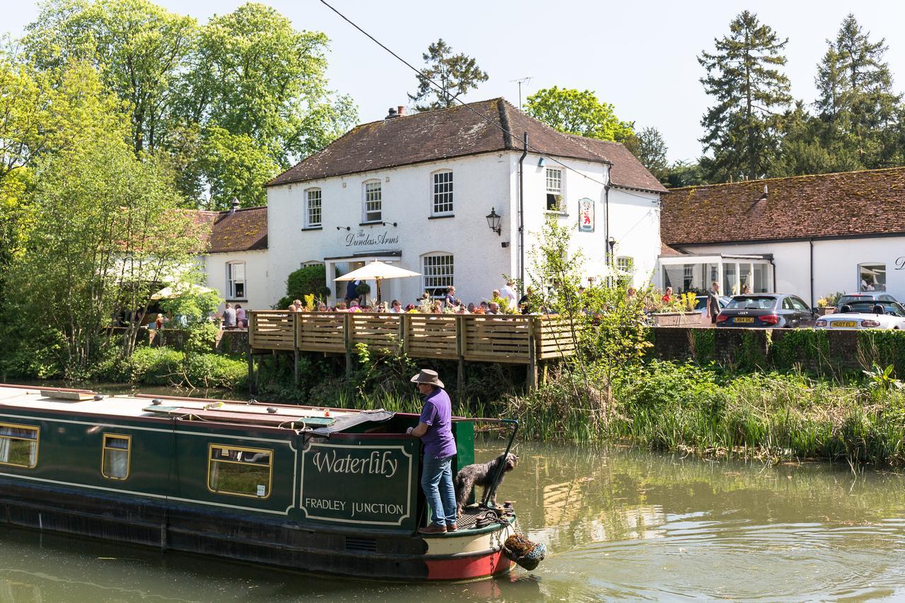 The Dundas Arms Hotel Kintbury Eksteriør billede